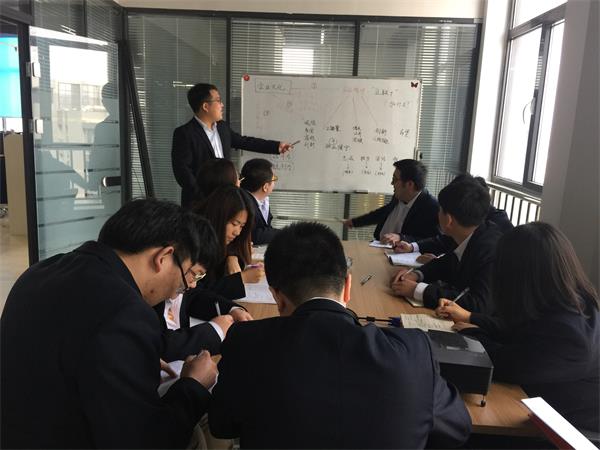 J9集团国际站电商沈阳运营中心经理金帅为各人解说企业文化心灵.jpg J9集团国际站电商沈阳运营中心经理金帅为各人解说企业文化心灵.jpg