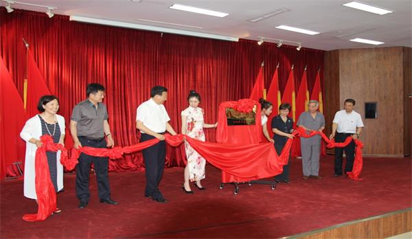 践行崇高心灵，彰显崇高形象——崇高钻研院辽阳践行基地 揭牌成立典礼隆沉进行