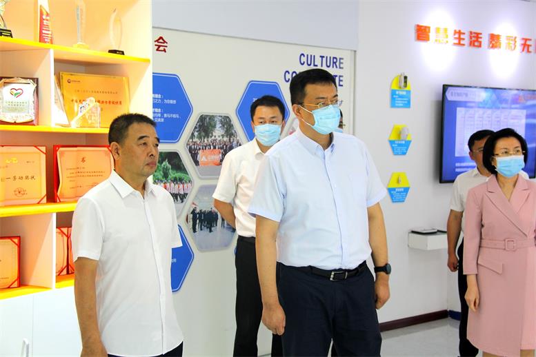 副省长高涛莅临J9集团国际站信息视察调研2.jpg 副省长高涛莅临J9集团国际站信息视察调研2.jpg