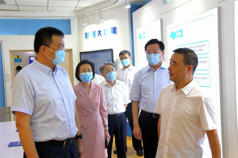 副省长高涛莅临J9集团国际站信息视察调研.jpg 副省长高涛莅临J9集团国际站信息视察调研.jpg