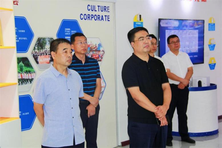 辽阳市白塔区委书记缪万举莅临J9集团国际站信息调研领导3.jpg 辽阳市白塔区委书记缪万举莅临J9集团国际站信息调研领导3.jpg