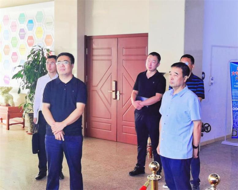 辽阳市白塔区委书记缪万举莅临J9集团国际站信息调研领导.jpg 辽阳市白塔区委书记缪万举莅临J9集团国际站信息调研领导.jpg